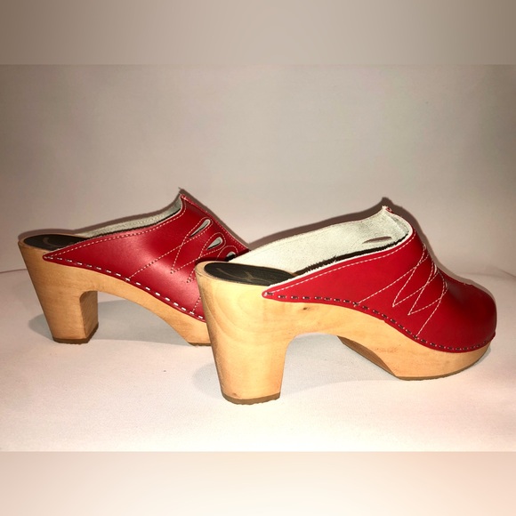 Red Cape Clogs - Picture 3 of 8